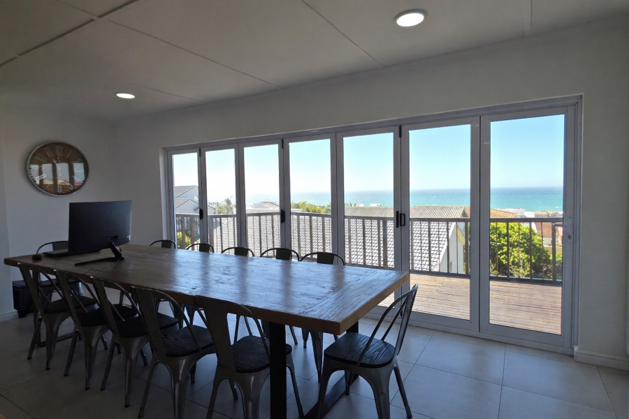 6 Bedroom Property for Sale in Wavecrest Eastern Cape